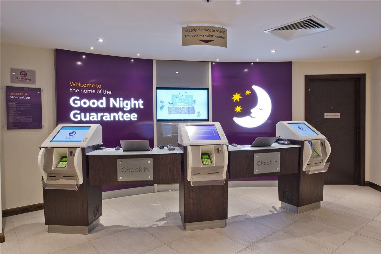 Premier Inn London Chiswick Exterior photo