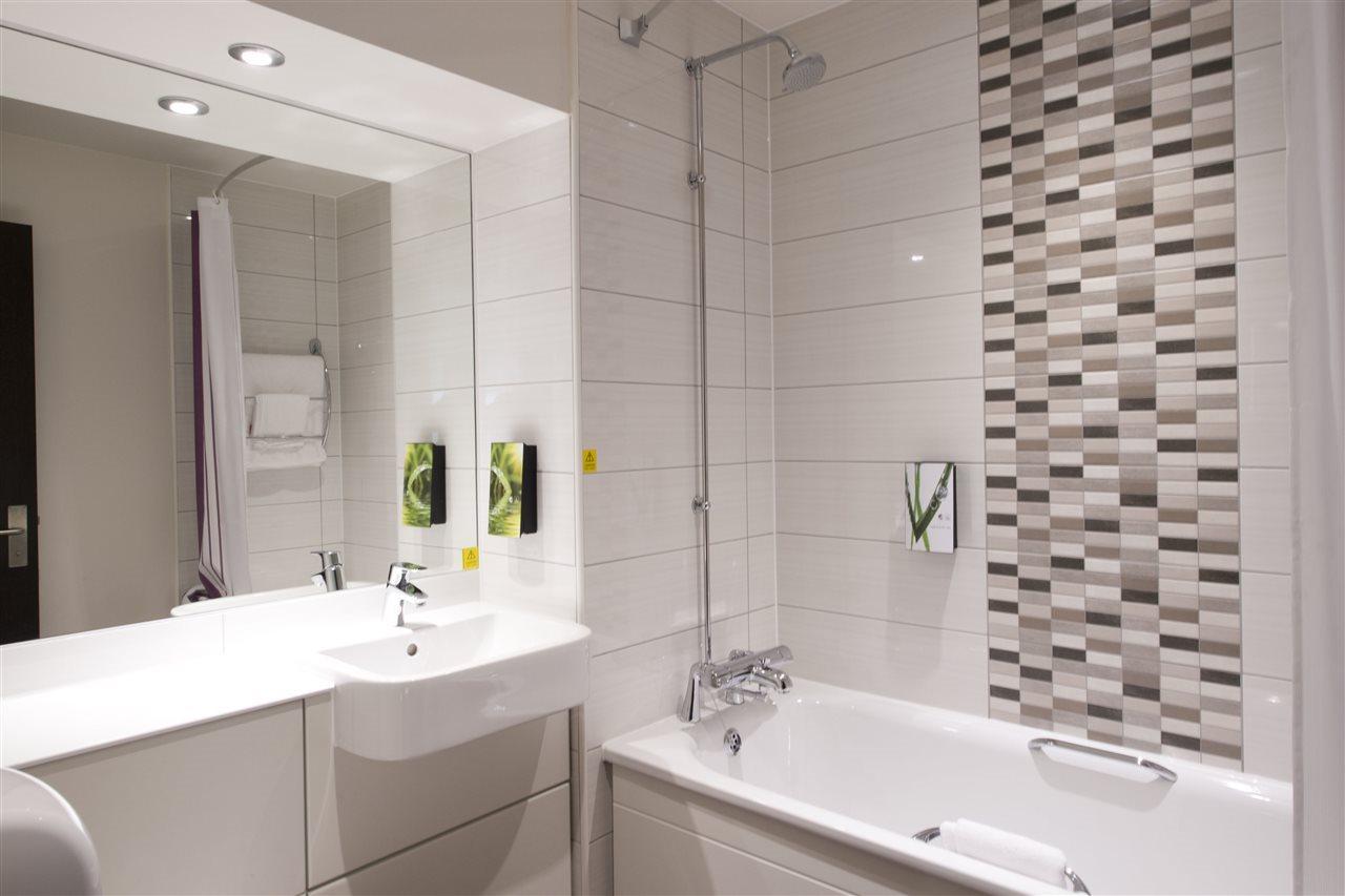 Premier Inn London Chiswick Exterior photo