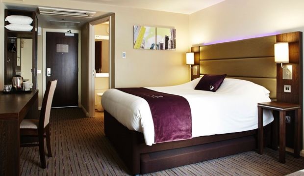Premier Inn London Chiswick Exterior photo