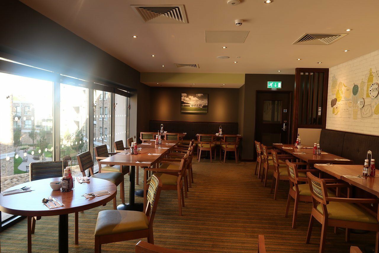 Premier Inn London Chiswick Exterior photo